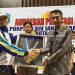 Wakil Wali Kota Banjar Nana Suryana memberikan bonus kepada tujuh atlet peraih medali pada PORPROV XIV 2022, di Aula Somahna Bagja Di Buana Kota Banjar, Selasa (27/12/2022). 
(Foto: bayu/dara.co.id)