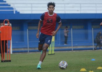 Bek muda Persib, Kakang Rudianto kembali dipanggil pelatih Timnas Indonesia Shin Tae-yong jelang persiapan Piala AFC 2023. (Foto: persib.co.id)
