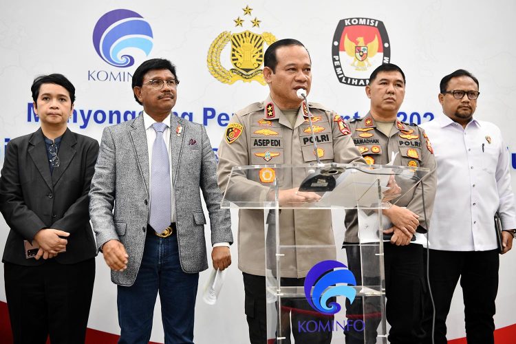 Wakil Kepala Badan Reserse Kriminal Polri Irjen Pol Asep Edi Suheri (tengah) saat konferensi pers bertajuk “Pemilu Berkualitas untuk Indonesia Maju (Foto: DRA/Kominfo)