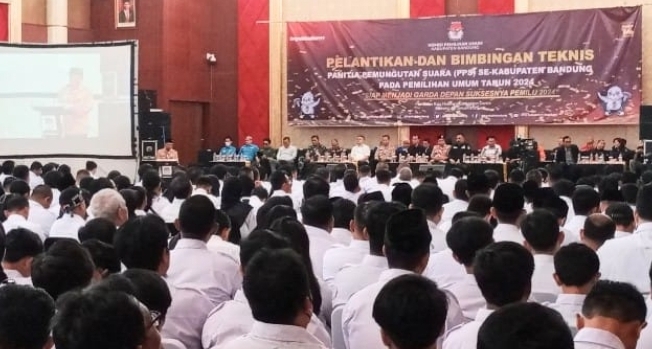 Pelantikan anggota PPS Kabupaten Bandung (Foto: bidikekspres)