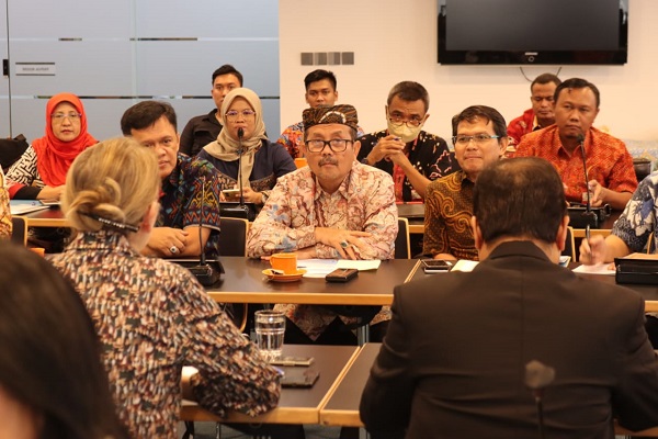 Bupati Cirebon Drs. H. Imron, M.Ag, kunjungan kerja ke Kantor Perserikatan Bangsa-bangsa (PBB) dan Badan Perencanaan Pembangunan Nasional (Bappenas) RI di Jakarta. (bambang/dara.co.id)
