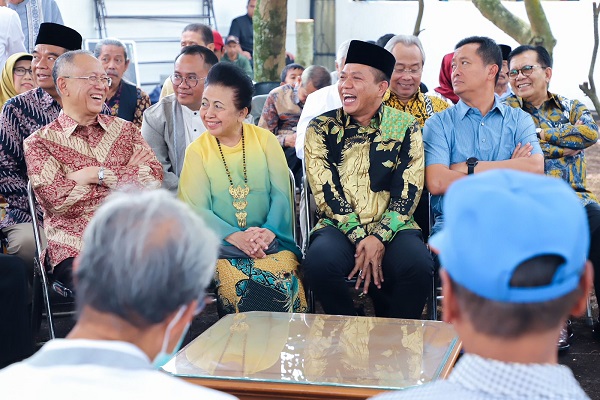 
Mantan Wali Kota Bandung Dada Rosada mengundang tokos Jawa Barat halal bihalal di rumah kediamannya di Kecamatan Ciparay, Sabtu (28/04/2023).(Foto : maji)