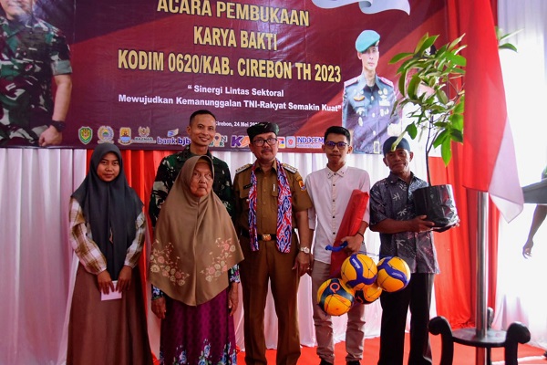 
Bupati Cirebon Drs H Imron, M.Ag mengatakan, Desa Kedongdong Kidul ini memiliki potensi yang sangat besar, terutama dalam hal wisata alam. (Foto: bambang/dara)