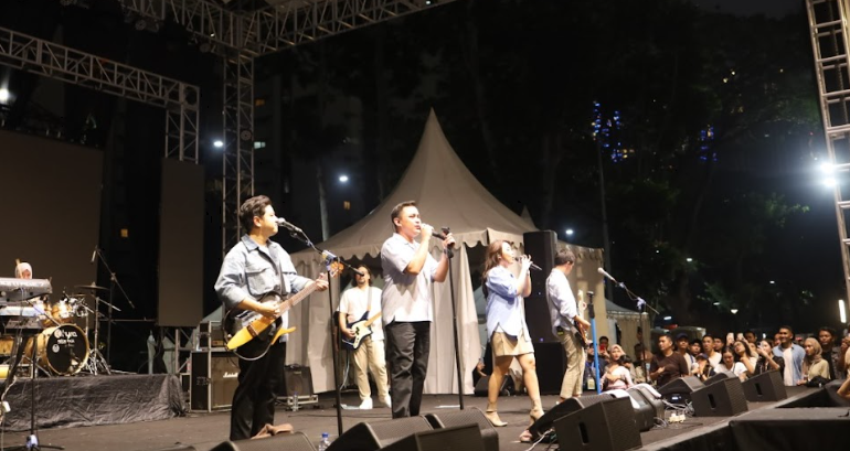 Grup band HiVi tampil di FIFGROUP 34th LOCALICIOUS di Plaza Parkir Timur Senayan, Stadion Gelora Bung Karno (GBK), Sabtu, 03 Juni 2023 (Foto: Istimewa)
