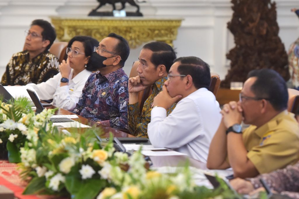 Presiden Jokowi memimpin ratas, di Istana Merdeka, Jakarta, Senin (12/06/2023). (Foto: Humas Setkab/Agung)
