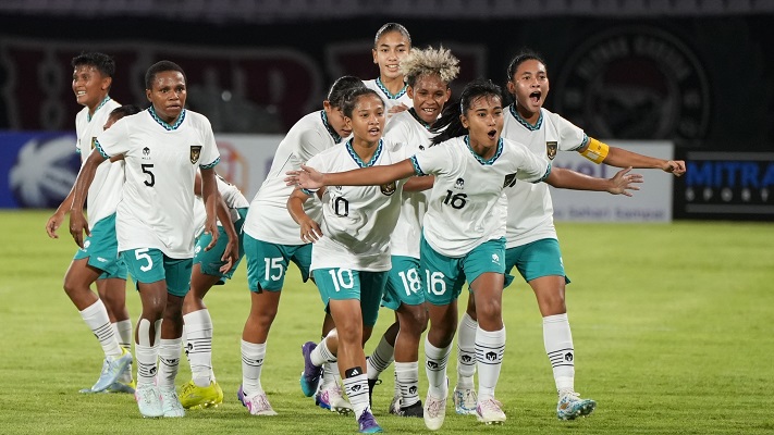 
Pemain Timnas Indonesia merayakan kemenangan atas Laos, pada AFF U-19 Women's Championship 2023 di Palembang, Jumat (7/7/2023). (Foto: PSSI)
