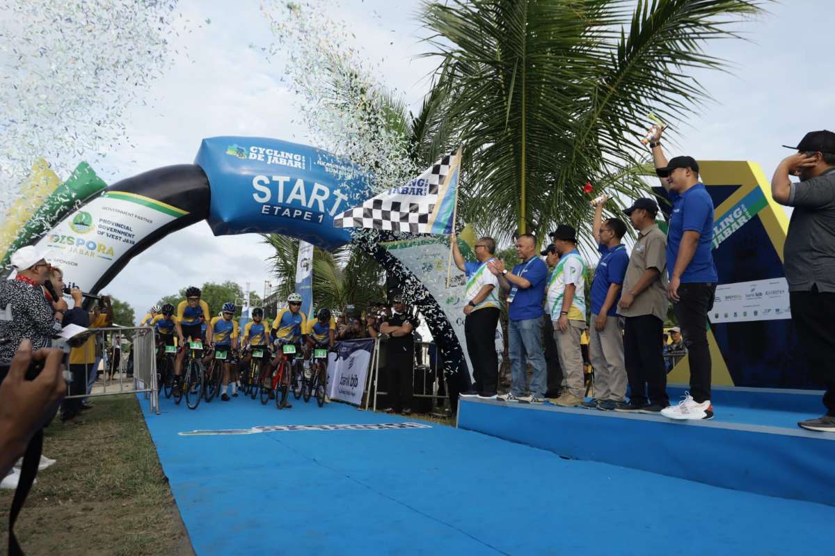 

Flag off etape I, Cycling de Jabar 2023, di Pantai Palangpang, Ciletuh di Kecamatan Ciemas, Kabupaten Sukabumi (Foto: jabarprov.go.id)