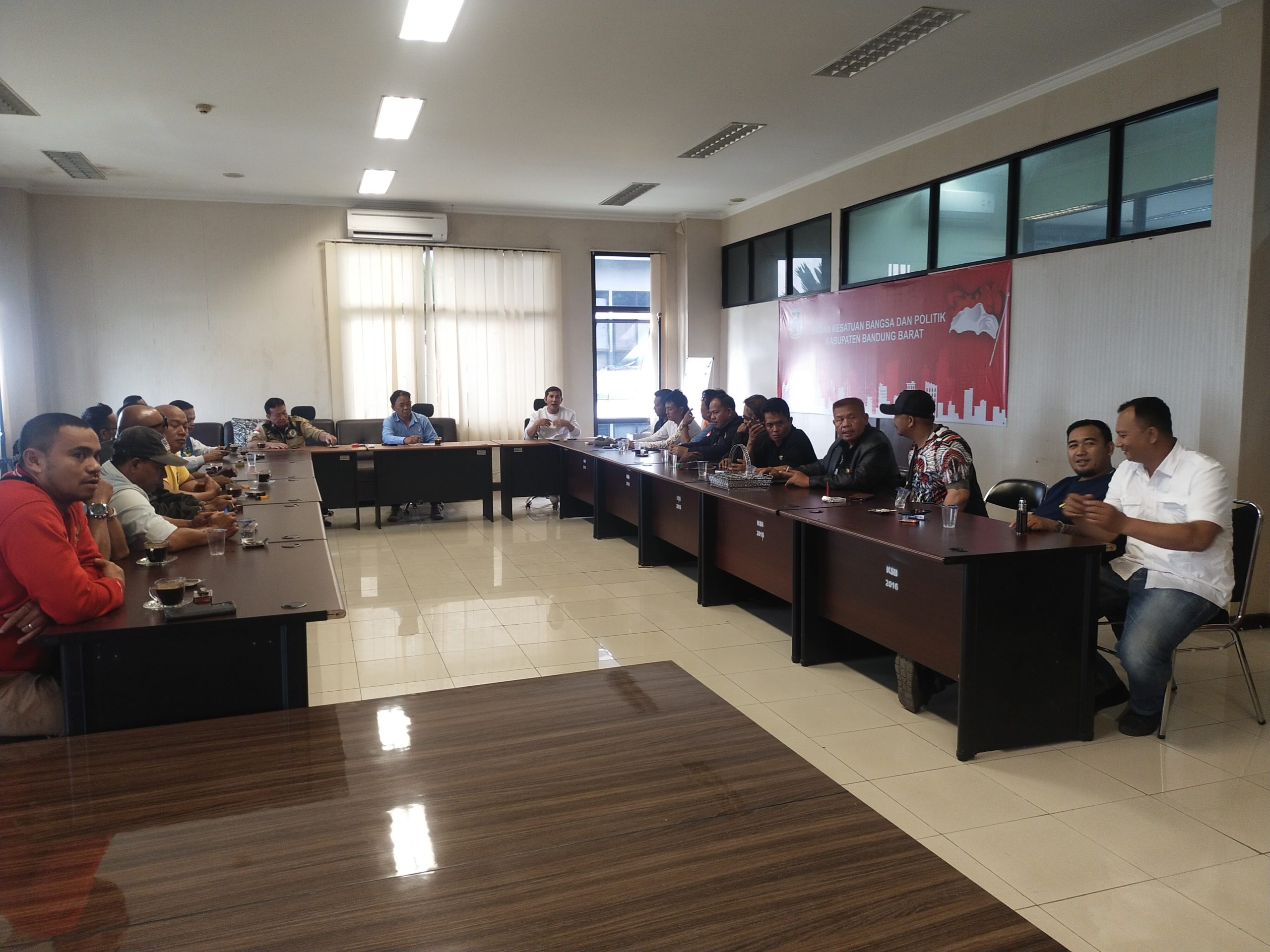 Sejumlah aktivis KBB diskusi membahas tentang Calon Penjabat Bupati Bandung Barat (Foto: Ist)