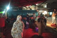 
Untuk memberikan pelayanan Perumda Tirta Rahaja kini menyuplai air bersih ke sejumlah wilayah terdampak. (Foto: Ist)