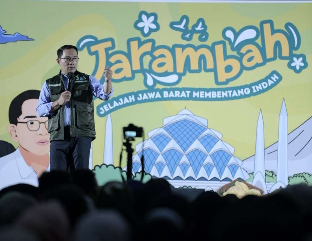 Gubernur Jawa Barat Ridwan Kamil mengukuhkan 855 Smiling West Java Ambassador Angkatan 2023 di Sport Jabar Arcamanik, Bandung, Selasa (8/8/2023). (Foto: jabarprov)
