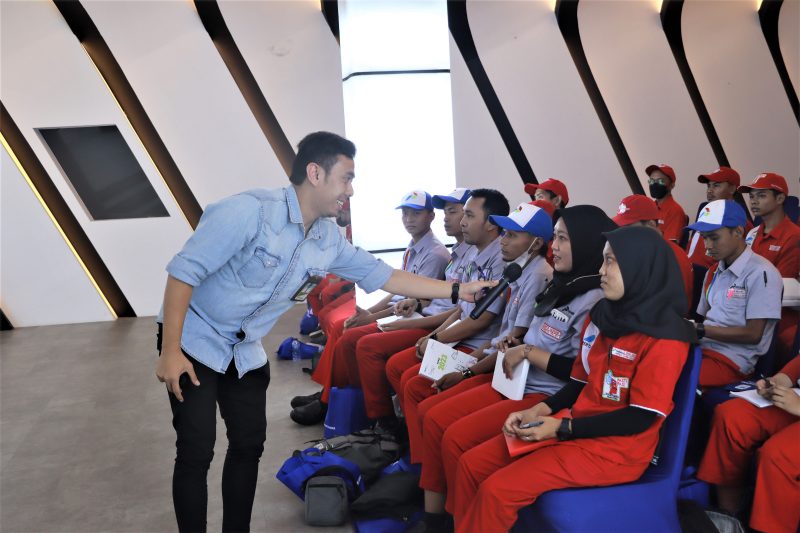 
Pertamina Patra Niaga Subholding Commercial and Trading (SH C&T) Regional Jawa Bagian Barat (JBB) mengadakan pelatihan bagi seluruh pengawas dan operator SPBU COCO (Company Own Company Operate) atau SPBU Jumat (29/9/2023), di kantor Pertamina Patra Niaga Regional JBB Jl. Kramat Raya, Jakarta Pusat.(Foto: Ist)


