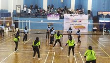 Ratusan guru Sekolah Luar Biasa (LSB) se-Jawa Barat mengikuti turnamen Mini Soccer dan Bola Voli, di Universitas Pendidikan Indonesia (UPI) Bandung, Sabtu (30/10/2023). (Foto: heny/dara)
