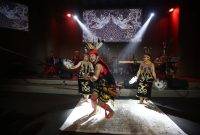 
 Galeri Indonesia Kaya menyuguhkan pertunjukan seni yang memikat hati,
bertajuk “Suara Harmoni Kalimantan” yang menampilkan Oppie Andaresta, Soul of Borneo dan FDKJ, Sabtu (23/9/2023).(Foto: Ist)
