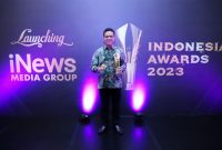 
Bupati Bandung, Dadang Supriatna meraih penghargaan Indonesia Award 2023 yang diselenggarakan iNews TV dengan kategori Excellent Award for Strategic Initiative, Kamis (31/08/2023) malam di Jakarta Concert Hall iNews Tower. (Foto: diskominfo)