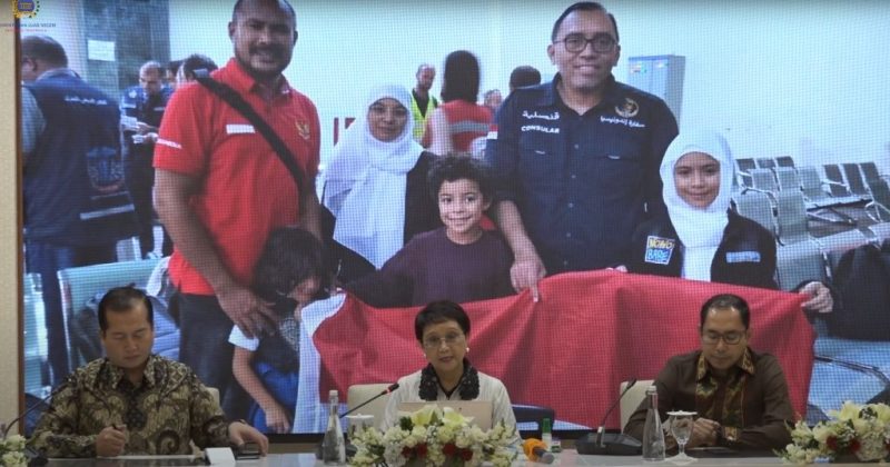 Menlu Retno LP Marsudi memberikan keterangan pers mengenai evakuasi WNI dari Gaza, Jumat (03/11/2023). (Foto: Tangkapan Layar)