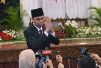 Ketua Sementara KPK memberikan keterangan pers usai pengucapkan sumpah Ketua KPK dihadapan Presiden Jokowi, Senin (27/11/23). (Foto: Oji/Humas Setkab)

