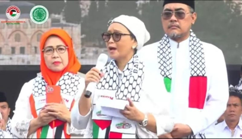 Menlu Retno Marsudi bacakan puisi di Aksi Indonesia Bela Palestina. (Foto: PMJ/Tangkapan Layar YouTube MetroTV).
