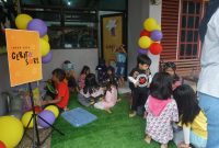 
Sejumlah anak tampak antusias mengikuti aktivitas literasi di Taman Baca Cerita Sore, di Jl Permai 5 No 14, Margahayu Permai, Mekarrahayu, Kecamatan Margaasih, Kabupaten Bandung.(Foto: diskominfo)