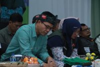 
Bupati Bandung Dadang Supriatna didampingi Ketua TP PKK Hj Emma Dety menghadiri Bunga Desa di Desa Sindanglaya Kecamatan Cimenyan Kabupaten Bandung, Selasa (26/12/2023) malam. (Foto: diskominfo)
