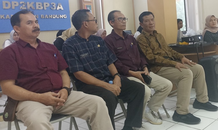 

Pemerintah Kabupaten Bandung di pentas nasional, dengan meraih penghargaan Anugerah Parahita Ekpraya (APE) 2023 Kategori Madya dari Kementerian Pemberdayaan Perempuan dan Perlindungan Anak (KPPPA) RI. (Foto: diskominfo)
