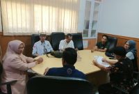 
Persatuan Wartawan Indonesia (PWI) Kabupaten Bandung berkunjung ke Dinas Kesehatan, Selasa (5/12/2023). Dalam pertemuan tersebut membahas sejumlah rencana sosialisasi. (Foto: Humas PWI)