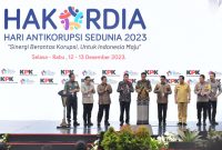Presiden Jokowi didampingi sejumlah pejabat menghadiri Puncak Peringatan Hakordia, di Istora Senayan, Jakarta, Selasa (12/12/2023). (Foto: Humas Setkab/Agung)
