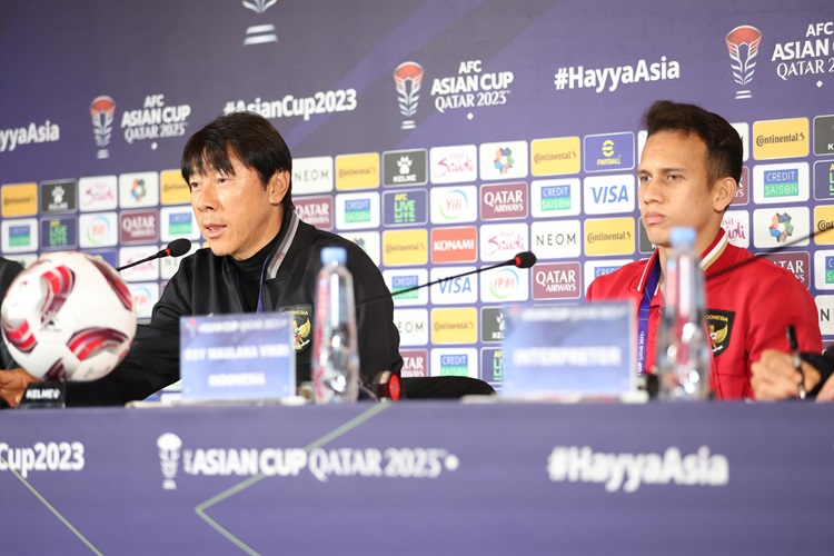 

Pelatih timnas Indonesia, Shin Tae-yong dan Egy Maulana Vikri menghadiri konferensi pers jelang menghadapi Jepang pada laga terakhir Grup D Piala Asia 2023 di Stadion Al Thumama, Doha, Qatar, Rabu (24/1/2024).(Foto: PSSI)