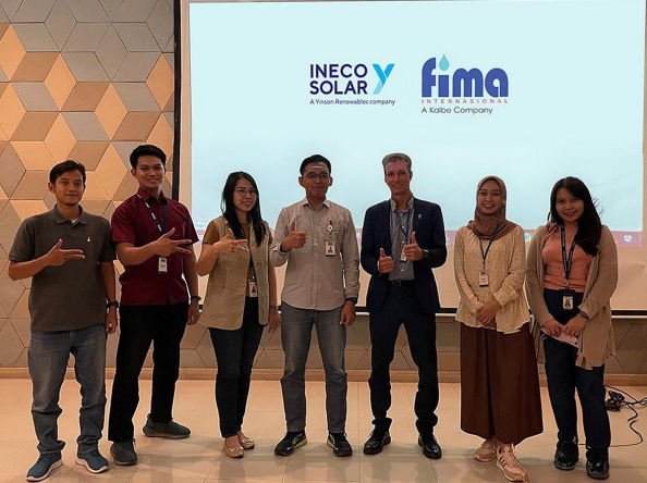 Dari kiri ke kanan: Sidik Gunawan, Finusolprima Engineering and Utility, Harto, Finusolprima
Engineering, Fiska Bellania, Spesialis Pengembangan Budaya Finusolprima, Yunus
Aryanto, Manajer Finusolprima Engineering & HSE, Benoît Prim, Direktur Manajemen
Inecosolar, Irana Krisiana, Sales Engineer Inecosolar, Christine Nugraheni, Supervisor
Pengembangan Teknologi Sistem Manufaktur Finusolprima (Foto: Istimewa)