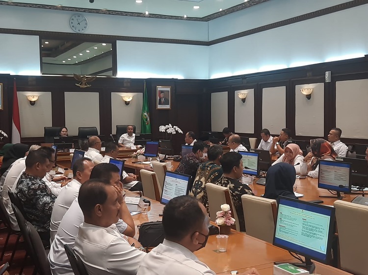 Pemda Provinsi Jawa Barat bersama Komisi Aparatur Sipil Negara menggelar Rapat Evaluasi Pasca Pemilihan Umum Tahun 2024  di Gedung Sate, Kota Bandung, Rabu (28/2/2024). (Foto: diskominfo)