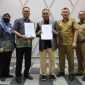 Pj Bupati Bandung Barat berkomitmen untuk mengejar kesertaan BPJS Kesehatan 95 % (Foto: Istimewa)
