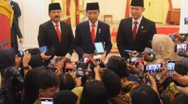 Presiden Jokowi bersama Menko Polhukam Hadi Tjahjanto dan Menteri ATR/Kepala BPN Agus Harimurti Yudhoyono, di Istana Negara, Jakarta, Rabu (21/02/2024). (Foto: Humas Setkab/Rahmat