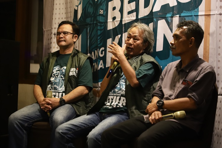 
Pimred dara.co.id, Rahmat Sudarmaji saat menjadi narasumber pada acara
Ngawangkong 