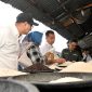 Penjabat Gubernur Jawa Barat Bey Triadi Machmudin melakukan inspeksi mendadak ke Pasar Induk Gede Bage, Bandung, Senin (20/2/2024) petang. (Foto: deram/dara)
