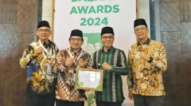 Bupati Bandung Dadang Supriatna meraih BAZNAS Award 2024 kategori 
