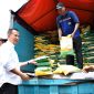 Penjabat Gubernur Jawa Barat Bey Machmudin meninjau Gerakan Pasar Murah (GPM) di Taman Bagja Raharja, Kabupaten Majalengka, Jumat (23/2/2024).(Foto: Biro Adpim Jabar)