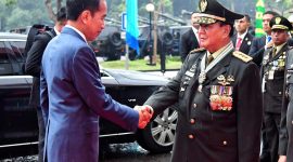Presiden Jokowi dan Menhan Prabowo Subianto pada Rapat Pimpinan TNI-Polri Tahun 2024 di Markas Besar TNI, Cilangkap, Jakarta, Rabu (28/02/2024). (Foto: BPMI Setpres)

