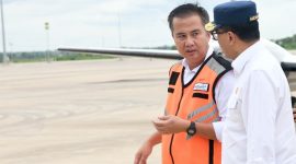 Penjabat Gubernur Jawa Barat Bey Machmudin mendampingi Menteri Perhubungan RI Budi Karya Sumadi dalam kunjungan kerja ke Bandara Internasional Jawa Barat (BIJB) Kertajati di Kabupaten Majalengka, Sabtu (9/3/2024).(Foto:Biro Adpim Jabar