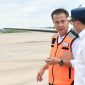 Penjabat Gubernur Jawa Barat Bey Machmudin mendampingi Menteri Perhubungan RI Budi Karya Sumadi dalam kunjungan kerja ke Bandara Internasional Jawa Barat (BIJB) Kertajati di Kabupaten Majalengka, Sabtu (9/3/2024).(Foto:Biro Adpim Jabar