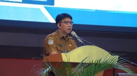 
Kepala Bapenda Kabupaten Bandung, Erwan Kusuma Hermawan memberikan sambutan pada acara Sosialisasi SPPT PBB P2, di Grand Sunshine Soreang, Senin (4/3/2024).(Foto: disominfo)