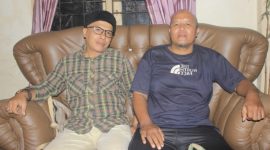R doel bersama Marta Husada, Penulis lagu Lentera Zikir. (Dok. Istimewa)

