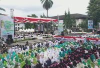 
Suasana umat muslim saat Istighotsah Kubro Jawa Barat, di Gedung Sate, Jalan Diponegoro, Kota Bandung, Sabtu (9/3/2024). (Foto: admin pemdaprovjabar)

