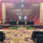 
Ketua KPU Kabupaten Bandung, Syam Zamiat Nursyamsi memimpin Rapat Pleno di Hotel Sutan Raja Soreang, Jumat (1/3/2024). (Foto: Ist)