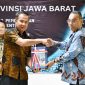 
Penjabat Gubernur Jawa Barat Bey Macmudin mengahdiri penyerahan Laporan Hasil Pemeriksaan Keuangan (BPK) Jabar, di kantor BPK Jabar, Kota Bandung, Jumat (8/3/2024). (Foto: admin pemprov)