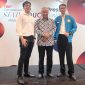 (Dari kiri ke kanan) Alfred Juliant - Project Leader TEDxSampoernaUniversity bersama Dr. Wahdi
Yudhi - Rektor Sampoerna University dan Oscar Darmawan - CEO Indodax membahas mengenai
“Status Quo” sebagai upaya untuk memberikan wawasan serta inspirasi bagi generasi muda dalam
memahami makna status quo lebih dalam untuk bisa memberikan suatu gagasan atau solusi pada
berbagai tantangan dan konteks kehidupan di masa depan (Foto: Istimewa)