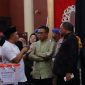
Bupati Bandung Dadang Supriatna, Ketua DPRD Sugiharto, dan Ketua KPU
Syam Zamiat Nursyamsi berbincang usai Rapat Pleno Rekapitulasi Hasil Penghitungan Perolehan Suara Tingkat Kabupaten Bandung pada Pemilu 2024, yang digelar KPU Kabupaten Bandung di Sutan Raja Soreang, Jumat (1/3/2024). (Foto: diskominfo)