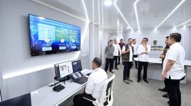 Presiden Jokowi meninjau Command Center IKN, di Penajam Paser Utara, Kalimantan Timur Jumat (01/03/2024). (Foto: BPMI Setpres)
