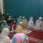 Suasana Solat Tarawih di Masjid Binaul Makmur, Dusun Kiaraenyeuh, Desa Banyusari Kecamatan Katapang, Kabupaten Bandung, Senin (11/3/2024). (Foto: maji/dara)