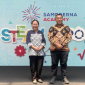 (Dari kiri ke kanan) Frida Dwiyanti, Principal of Sampoerna Academy Sentul dan Winner Jihad
Akbar, S.Si., M.Ak., Direktur Sekolah Menengah Atas KEMENDIKBUDRISTEK RI membahas tentang
pendekatan pembelajaran STEAM yang digunakan untuk mendorong dan membantu siswa
mengintegrasikan serta menerapkan pengetahuan dari berbagai bidang ilmu dalam rangkaian kegiatan
STEAM Expo 2024 di Sampoerna Academy Sentul (Foto: Istimewa)