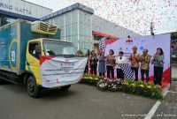 Menlu Retno Marsudi dan Menkeu Sri Mulyani melepas pengiriman bantuan 10 juta dosis vaksin polio ke Afghanistan, Kamis (07/03/2024), di Bandara Soekarno Hatta, Tangerang, Banten. (Foto: Humas Kemenkeu)