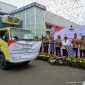 Menlu Retno Marsudi dan Menkeu Sri Mulyani melepas pengiriman bantuan 10 juta dosis vaksin polio ke Afghanistan, Kamis (07/03/2024), di Bandara Soekarno Hatta, Tangerang, Banten. (Foto: Humas Kemenkeu)